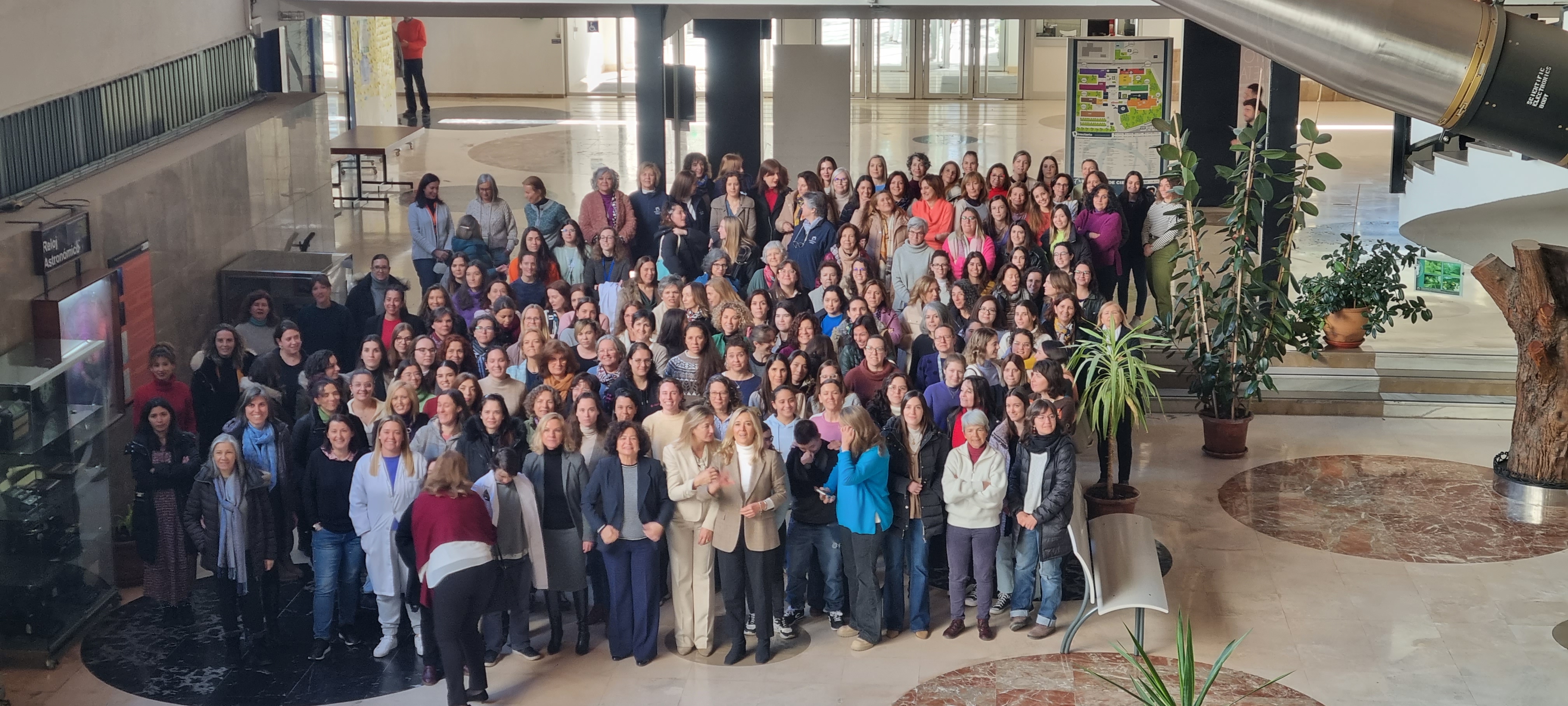 Foto en el Hall de la Facultad de Ciencias - Día internacional de la Mujer y la Niña en la Ciencia 2023 4