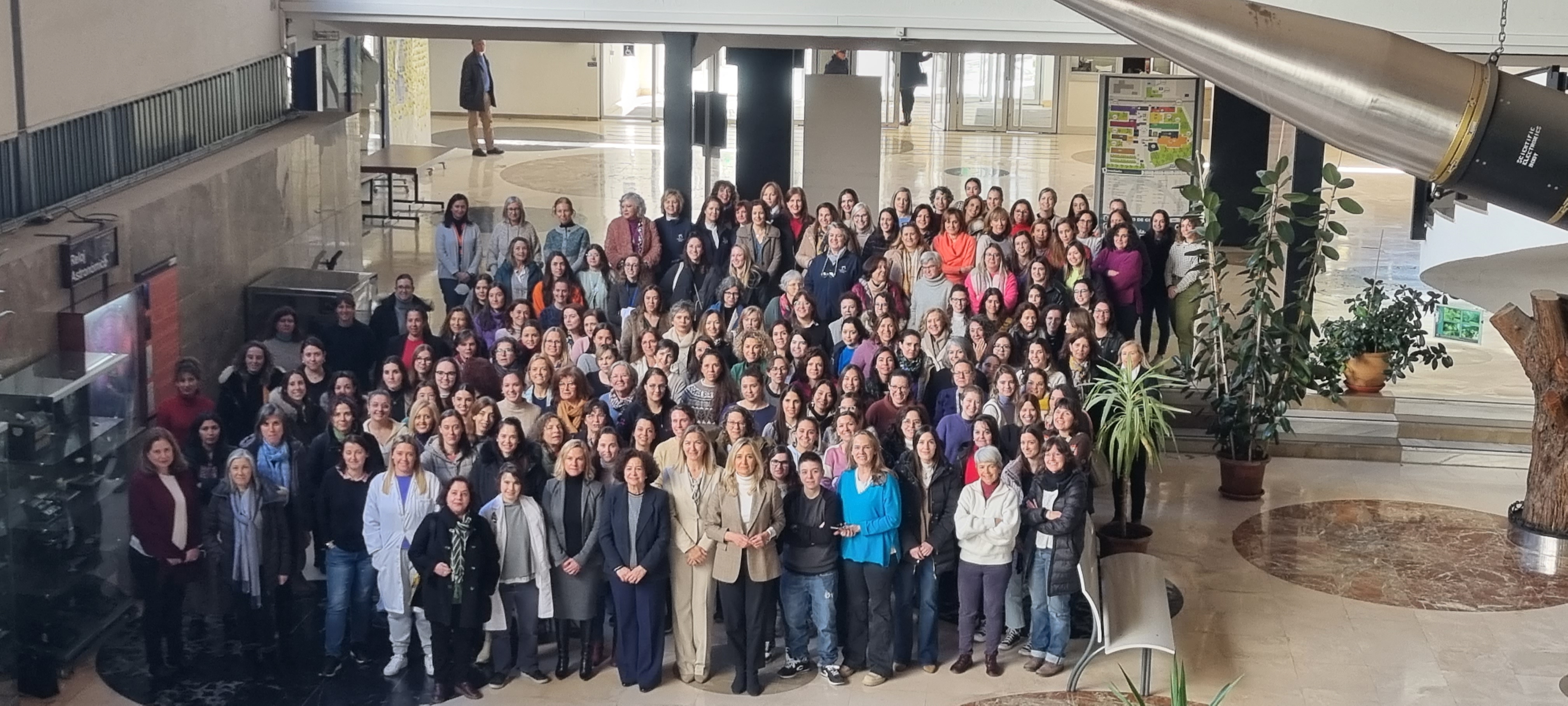 Foto en el Hall de la Facultad de Ciencias - Día internacional de la Mujer y la Niña en la Ciencia 2023 7